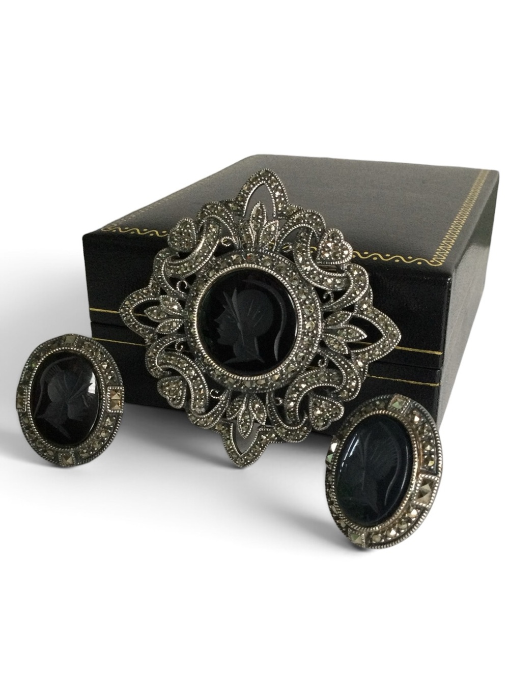 Vintage Judith Jack Sterling Silver Marcasite Intaglio Brooch & Earrings Set - Picture 6 of 13